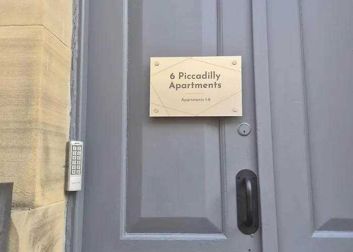 Centre With Self Check-in Washer Dryer Wifi & Netflix Bradford (West Yorkshire)