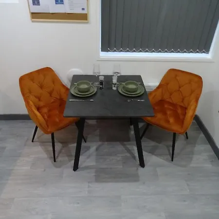 The Orange Outpost 브래드퍼드