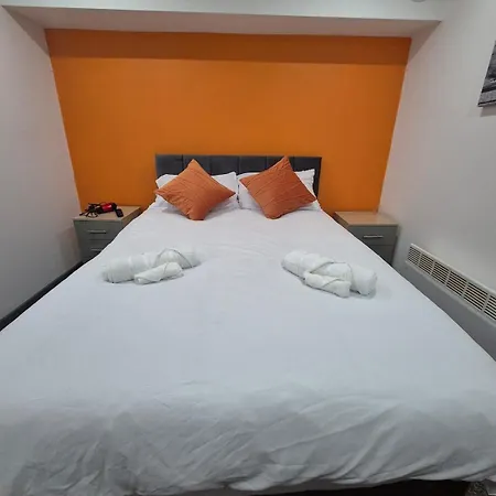 아파트 The Orange Outpost