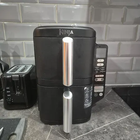 아파트 The Orange Outpost