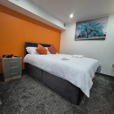 아파트 The Orange Outpost