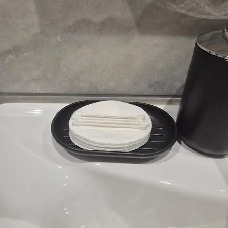 아파트 The Orange Outpost *