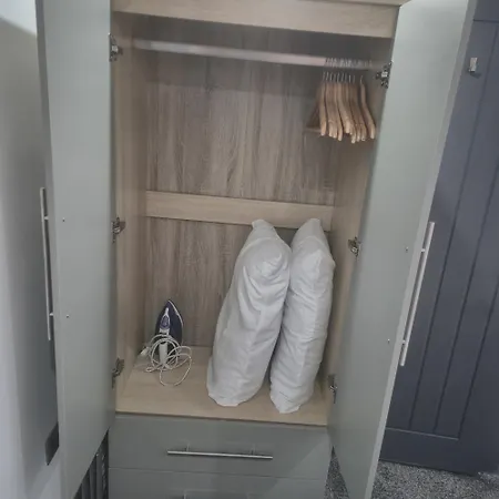 The Orange Outpost * 브래드퍼드