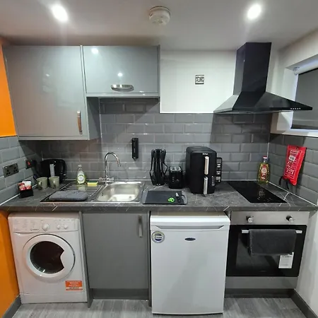 The Orange Outpost 브래드퍼드