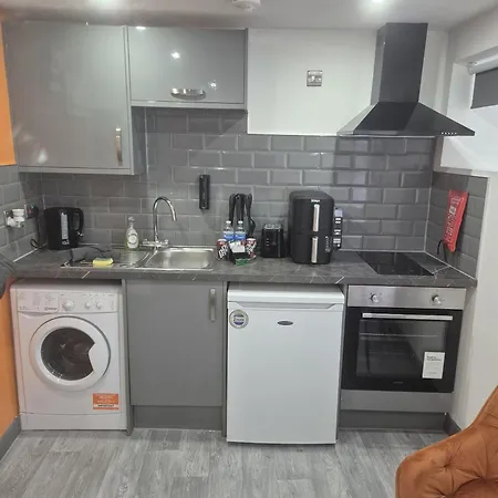 The Orange Outpost * 브래드퍼드