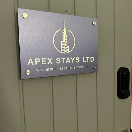 The Orange Outpost 아파트