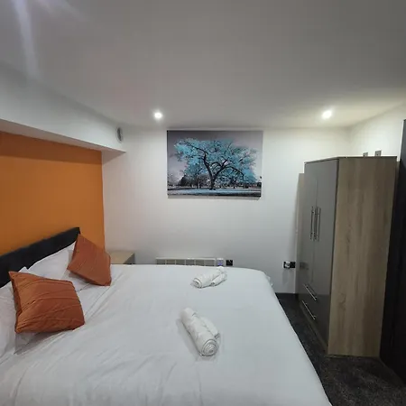 아파트 The Orange Outpost