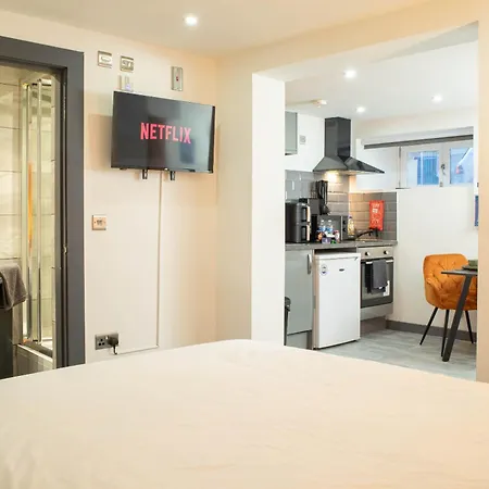 Apartment Centre With Self Check-in Washer Dryer Wifi & Netflix Bradford (West Yorkshire)