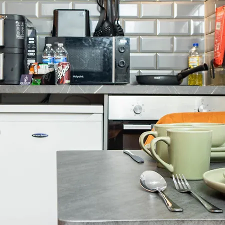 The Orange Outpost * 브래드퍼드